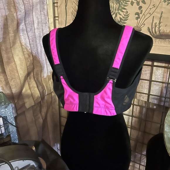 EUC Livi Active Black and Pink Sports Bra.  Size 44DDD - Picture 2 of 2
